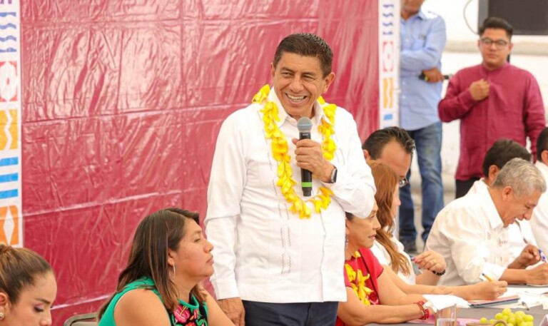 Salomón Jara le cumple a Santiago Chazumba y anuncia nueva inversión