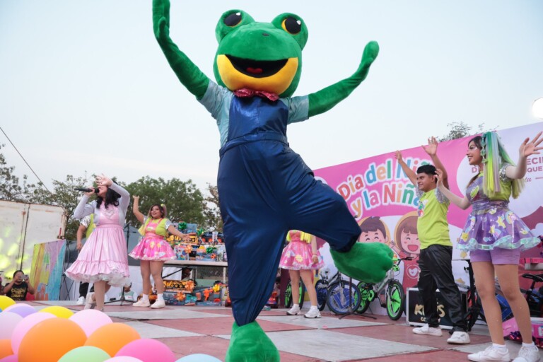 Con show de magia, payasos, sorpresas y brincolines, así se celebró a los niños en Tehuantepec