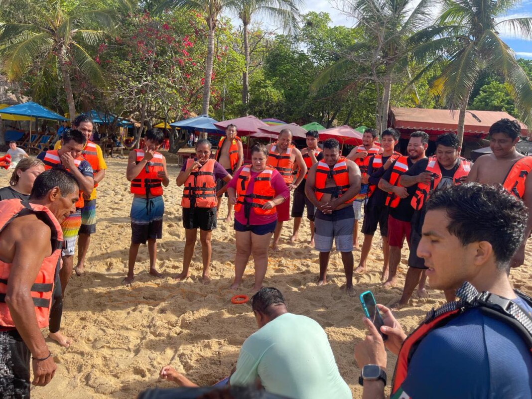 Pescadores de San Pedro Mixtepec obtienen libreta de Mar Tipo C