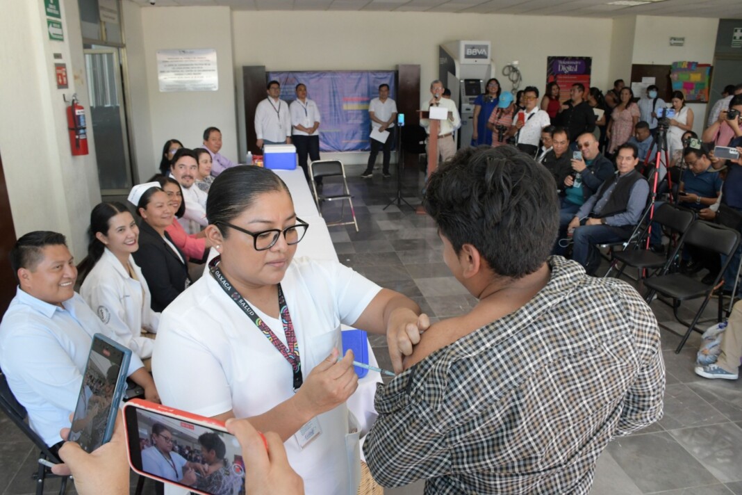 Oaxaca supera el 80% de avance de vacunación
