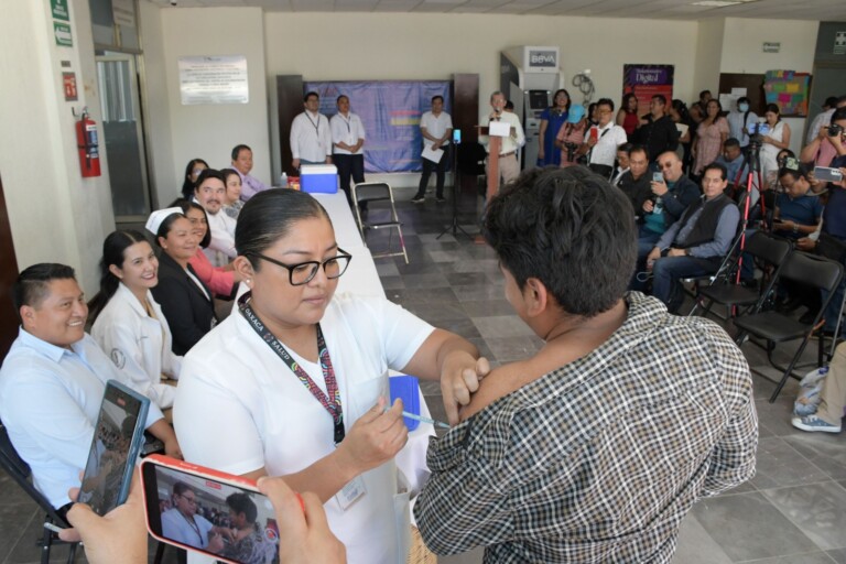 Oaxaca supera el 80% de avance de vacunación