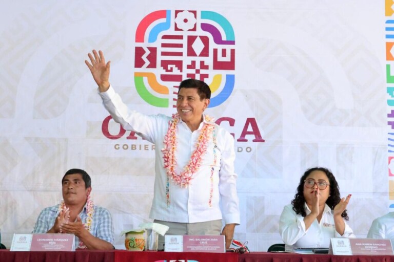 Impulsa Gobierno de Oaxaca obras históricas en Xagacía para mejorar caminos, salud y educación