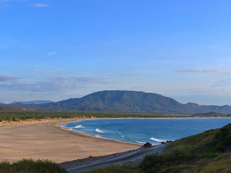 Salina Cruz se suma a la Campaña Nacional de Limpieza de Playas y Costas 2025