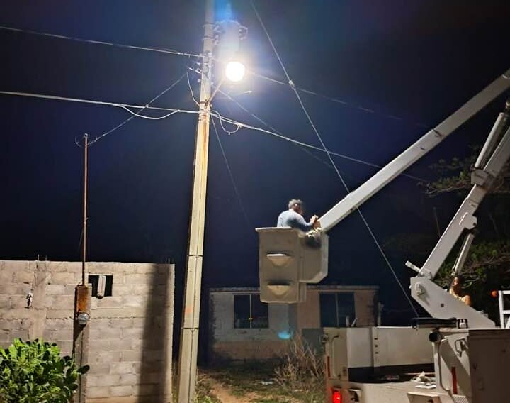 Barrio Picacho Transforma su Alumbrado Público