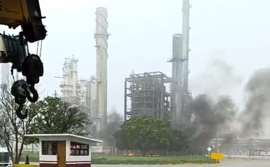 Controlan conato de incendio en la refinería “Antonio Dovalí Jaime” en Salina Cruz