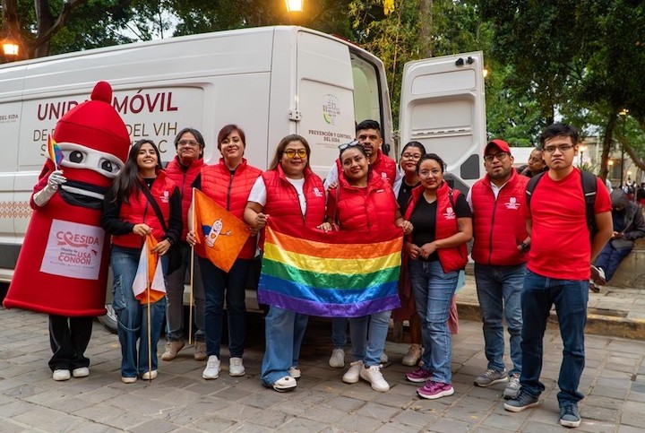 Coesida realiza acciones de prevención durante la marcha del Orgullo LGBTQ+