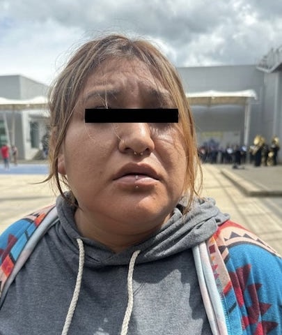 Detienen a mujer en San Bartolo Coyotepec por presunto delito contra la salud
