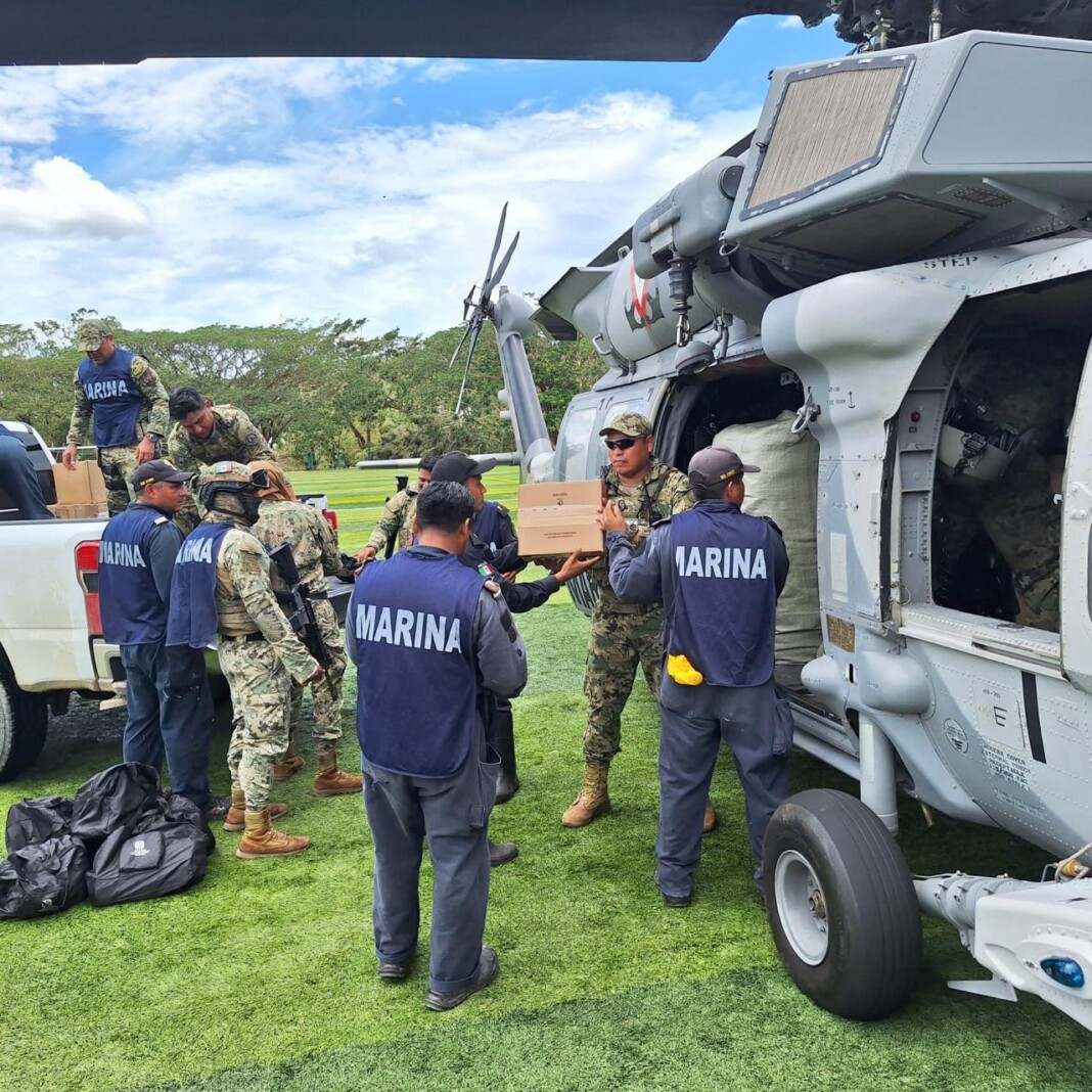 Refuerzan la atención médica en Pinotepa Nacional con apoyo aéreo