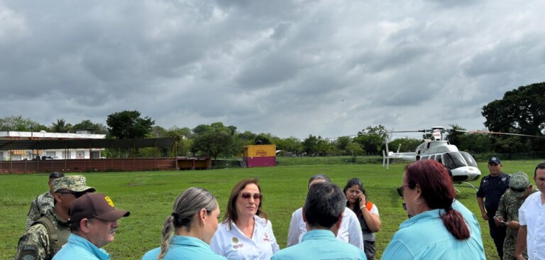 Rocío Nahle recorre comunidades afectadas por las lluvias