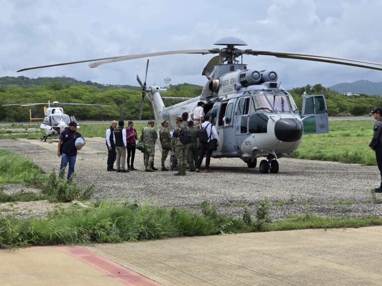 Salomón Jara y Claudia Sheinbaum realizan sobrevuelo de evaluación en Oaxaca tras impacto de 'Erick'
