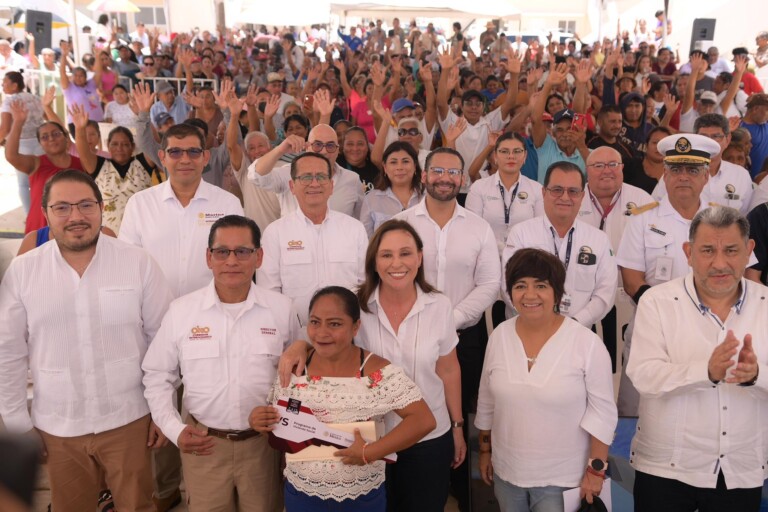 Entregan más de 200 viviendas a familias reubicadas en Coatzacoalcos