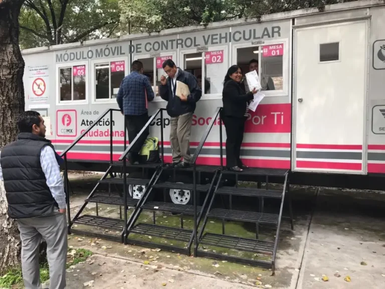 Recorren trámites de SEMOVI en Ixtaltepec, por afectaciones de huracán Erick