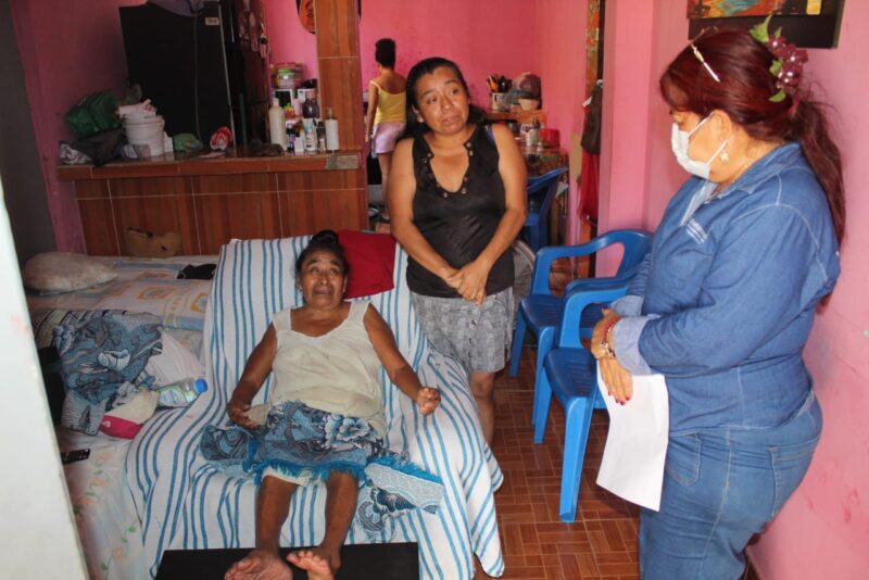 Entregan aparatos funcionales a personas con discapacidad en Coatzacoalcos