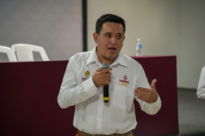 Ganaderos de Coatzacoalcos reciben capacitación sanitaria sobre gusano barrenador