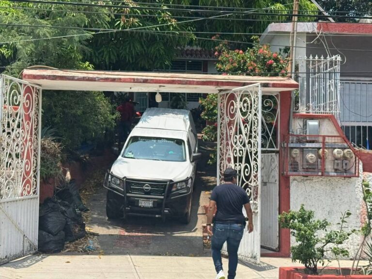Encuentran sin vida a hombre dentro de vehículo en Salina Cruz