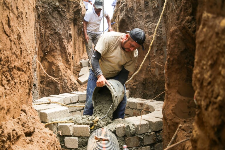 Avanza obra de drenaje en Asunción Ixtaltepec
