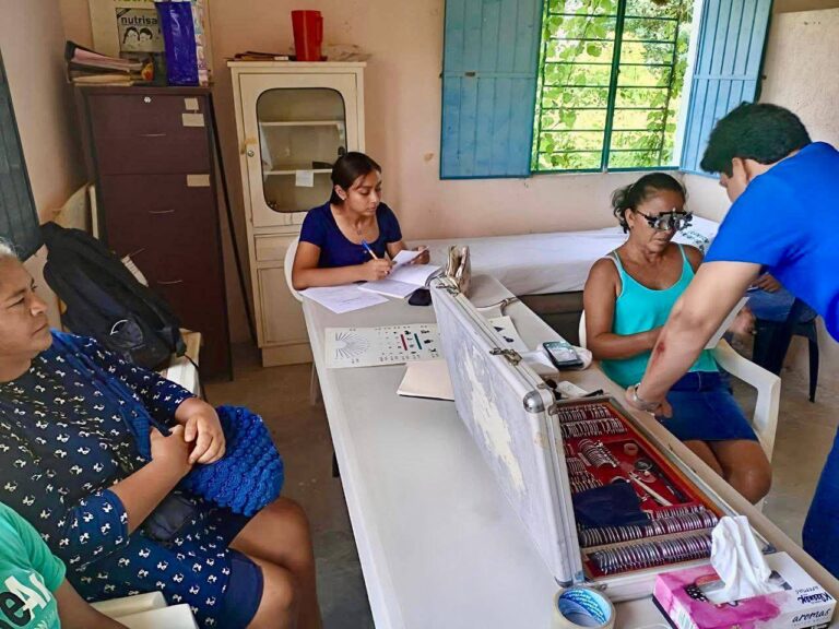Fundación Nino realiza jornada de salud visual gratuita en Salina Cruz