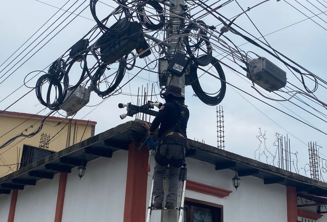 Desinstalan 23 cámaras de videovigilancia ilegales en Juchitán
