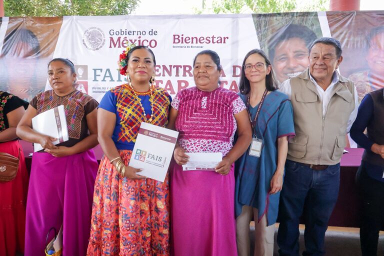 Entregan tarjetas del FAISPIAM a pueblos indígenas de Tehuantepec
