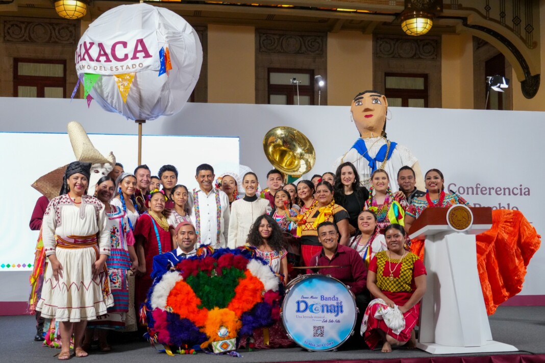 Guelaguetza 2025 llega a Palacio Nacional