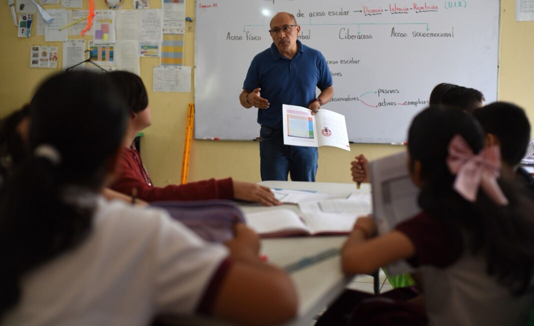 Maestros de Veracruz recibirán su pago.. ¡con aumento salarial!