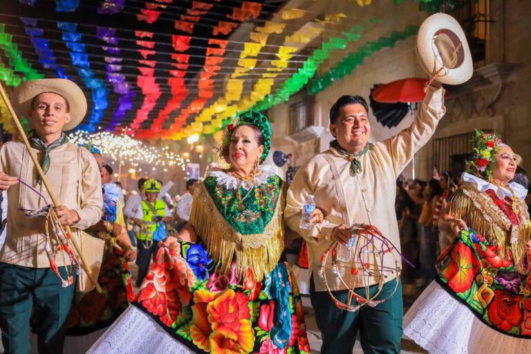 Asunción Ixtaltepec presente en el primer desfile de la Guelaguetza