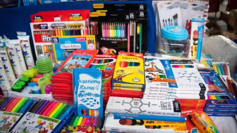 Feria de Regreso a Clases Profeco ofrece mochilas, papelería cortes de cabello gratis