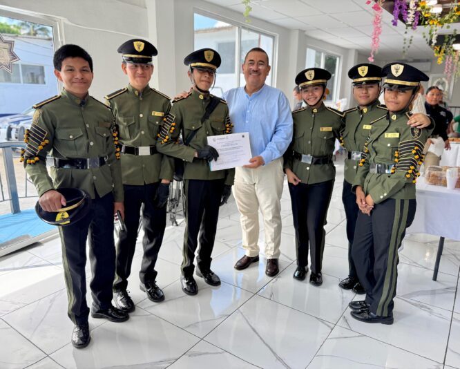 Policía y comunidad celebran legado de la maestra Herlinda Acosta