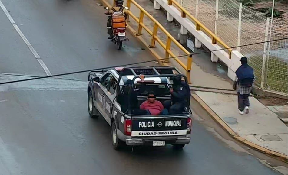 Detienen a presunto implicado en robo con violencia a Oxxo en Oaxaca