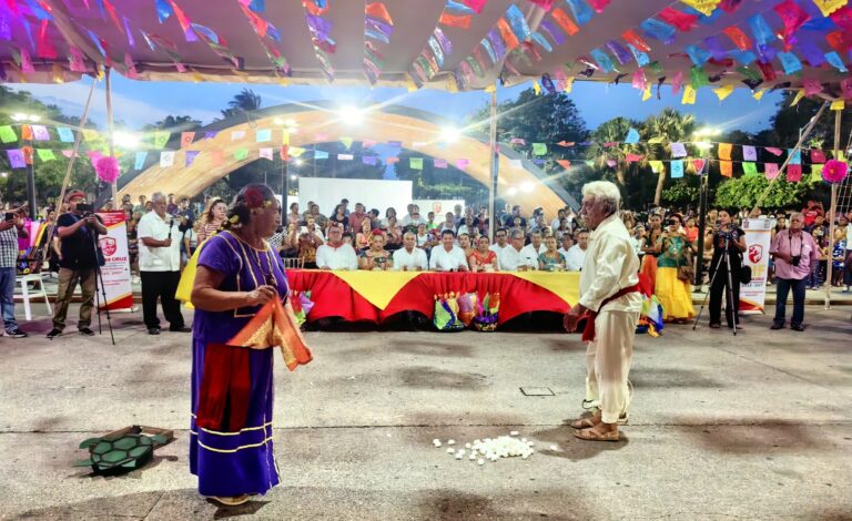 Celebran Noche Istmeña en honor a adultos mayores en Salina Cruz