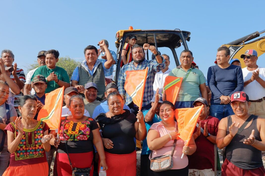 Miguel Quetu impulsa producción camaronera con compuerta en la Laguna Santa Cruz
