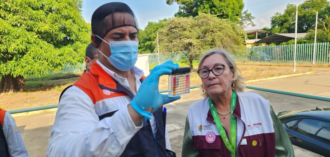 Salud intensifica acciones de saneamiento en Tatahuicapan ante casos de EDA