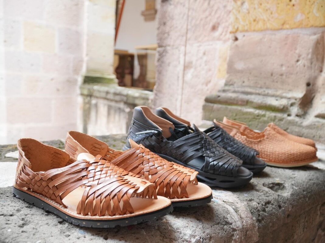 Autoridades de Sahuayo, Michoacán, aseguran que huaraches copiados por Adidas son de su comunidad