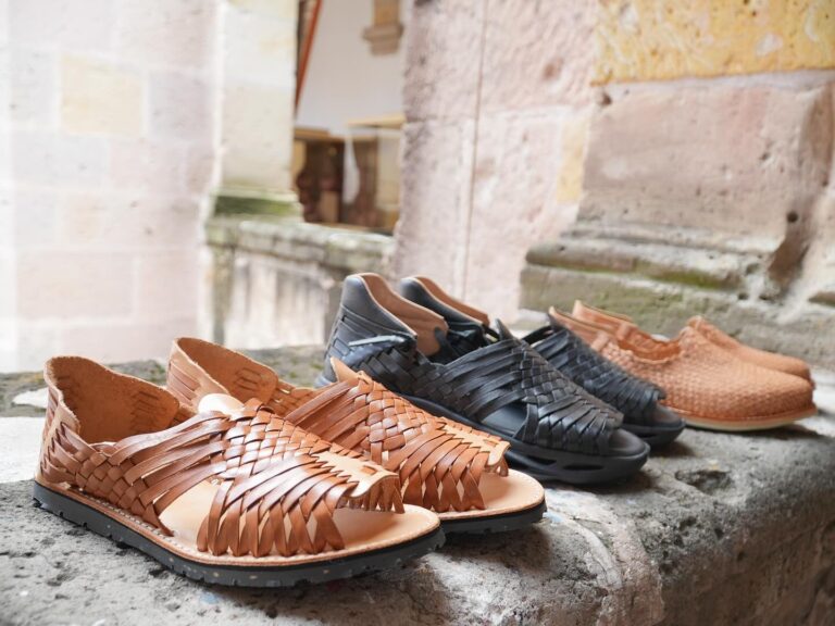 Autoridades de Sahuayo, Michoacán, aseguran que huaraches copiados por Adidas son de su comunidad