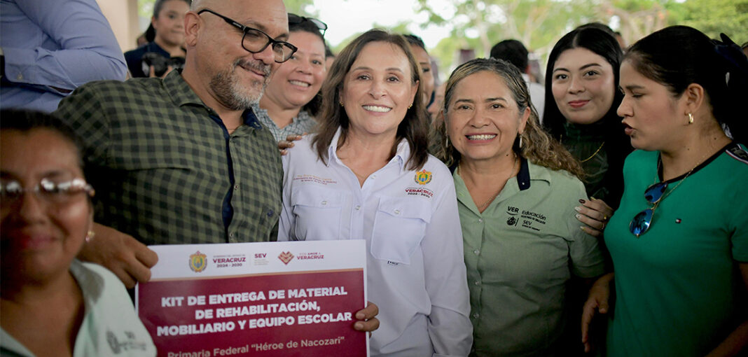 Rocío Nahle entrega mobiliario y equipo escolar en Tierra Blanca