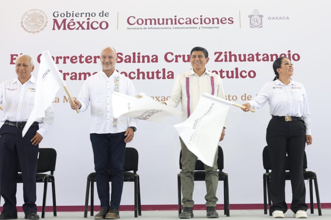 Dan banderazo de inicio a la ampliación del eje carretero Salina Cruz-Zihuatanejo