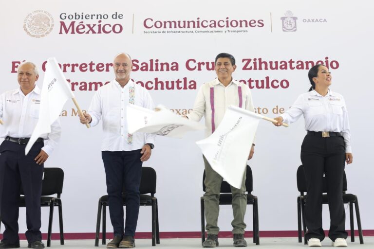 Dan banderazo de inicio a la ampliación del eje carretero Salina Cruz-Zihuatanejo