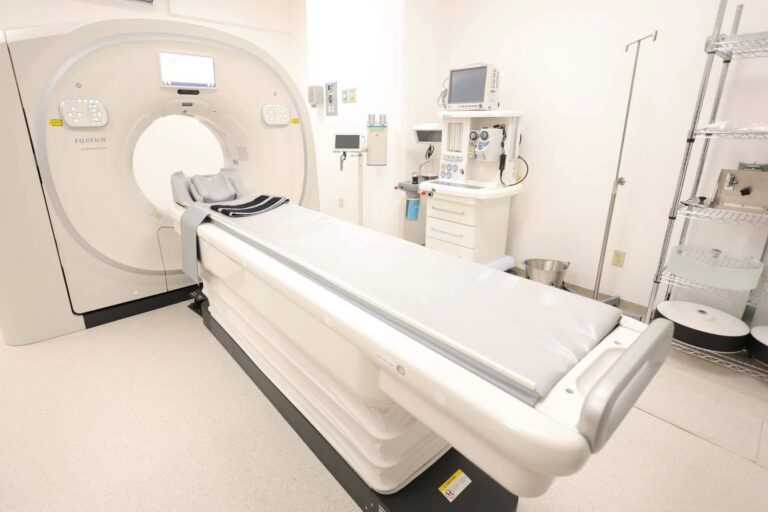 Gobierno de Oaxaca anuncia inversión para equipamiento médico