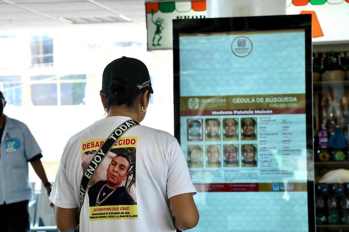 Instalan tótem digital para difusión de cédulas de búsqueda en la terminal de autobuses ADO