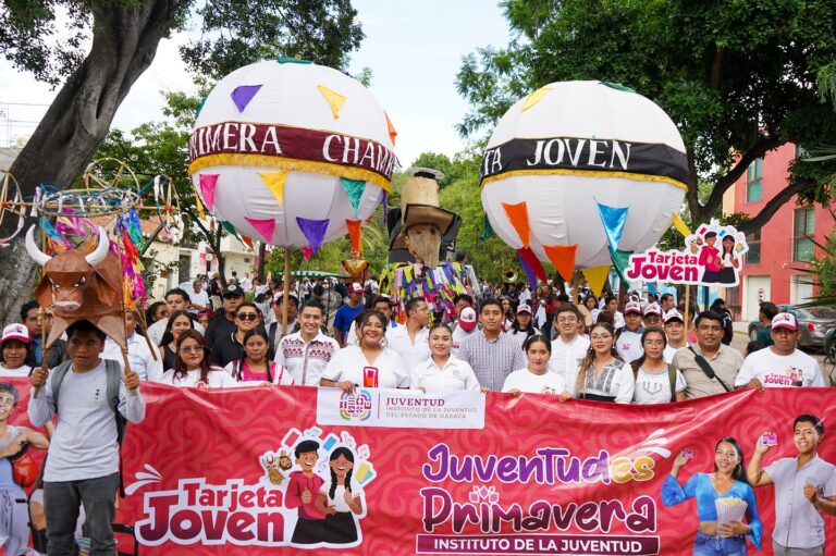 Injeo celebra a la juventud de Oaxaca con calenda y apoyos gubernamentales