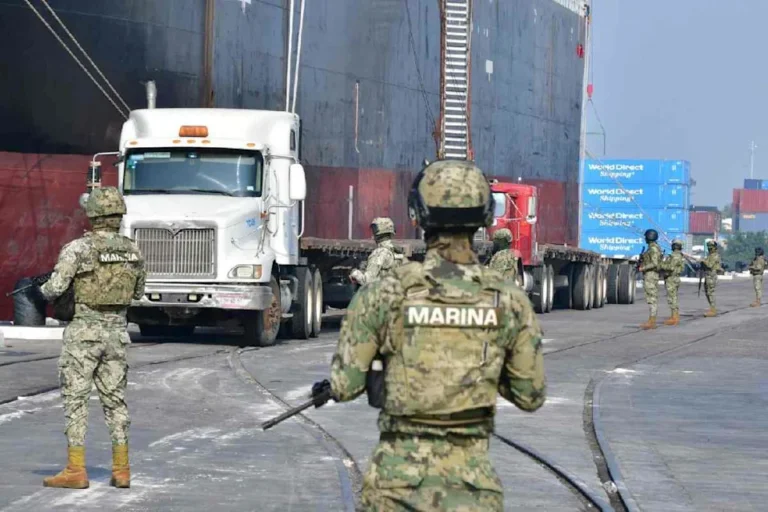 Detienen en Salina Cruz a dos mandos de la Marina por presunto tráfico ilegal de combustibles