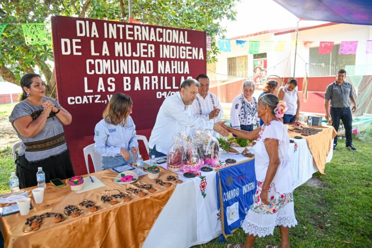 Reconocen a la mujer indígena en Las Barrillas