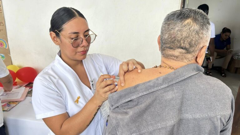 Continúan jornadas de salud en Tehuantepec