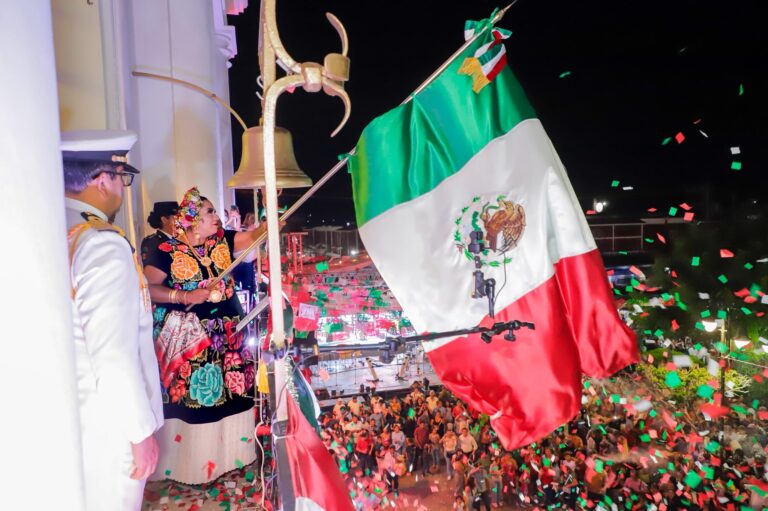 Gran festejo tricolor en Tehuantepec
