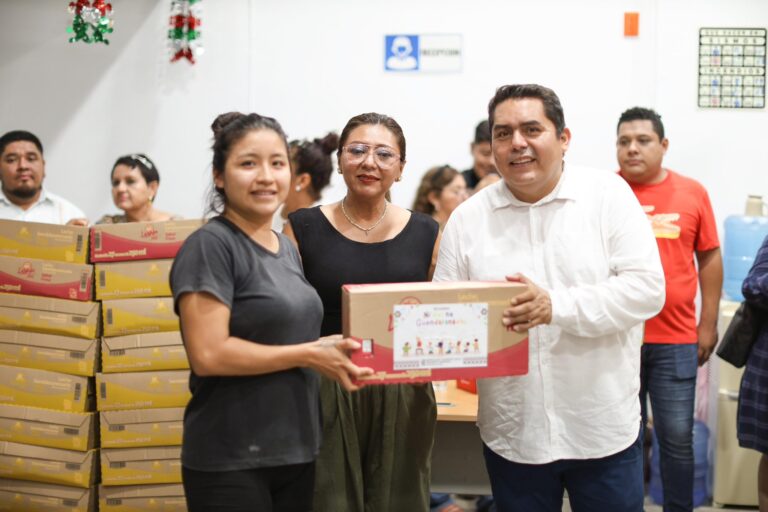 Entregan apoyos alimentarios en Ixtaltepec
