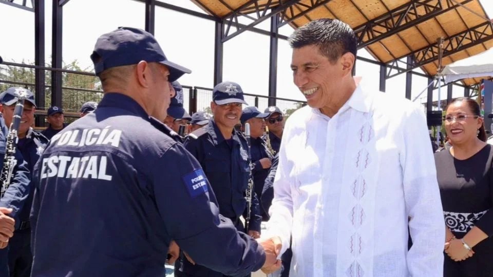 Anuncia nuevo Fondo de Pensiones para dignificar a policías de Oaxaca