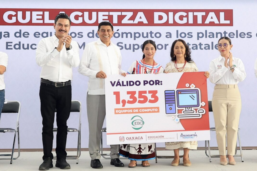 Oaxaca fortalece la educación media superior con la entrega de equipo de cómputo