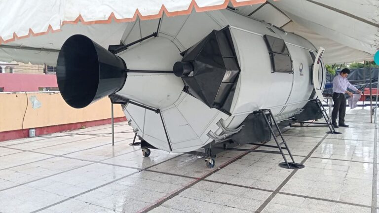 Llega prototipo de nave espacial Ares a Coatzacoalcos
