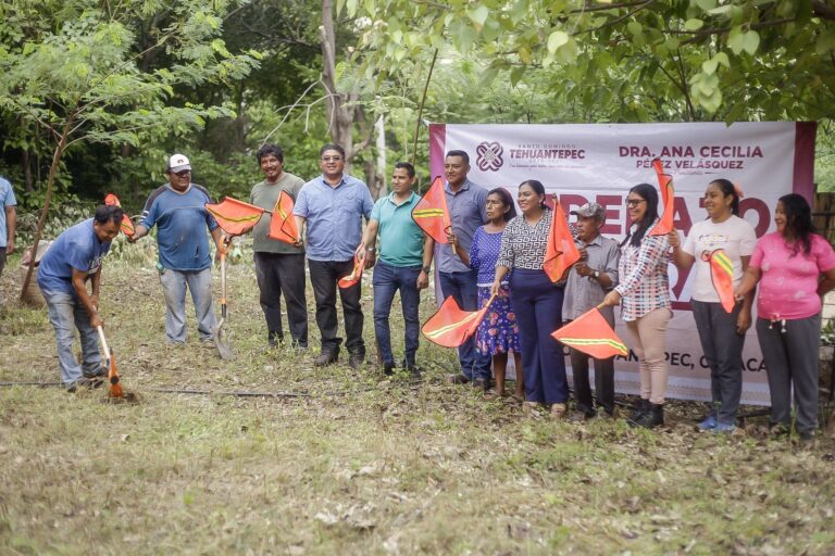 Dan banderazo de obra para la nueva Casa de Salud en Tehuantepec