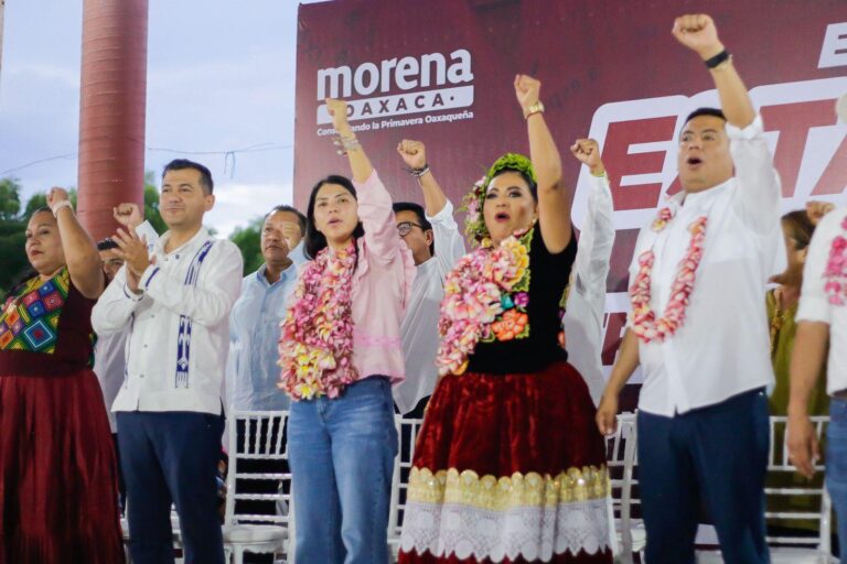 Militantes de Morena Tehuantepec reciben a su Comité Ejecutivo Estatal
